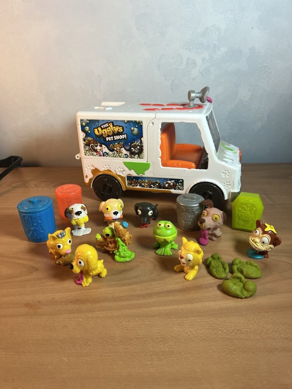The Ugglys Pet Shop Truck Van With Figures Lot Truck Makes Sounds